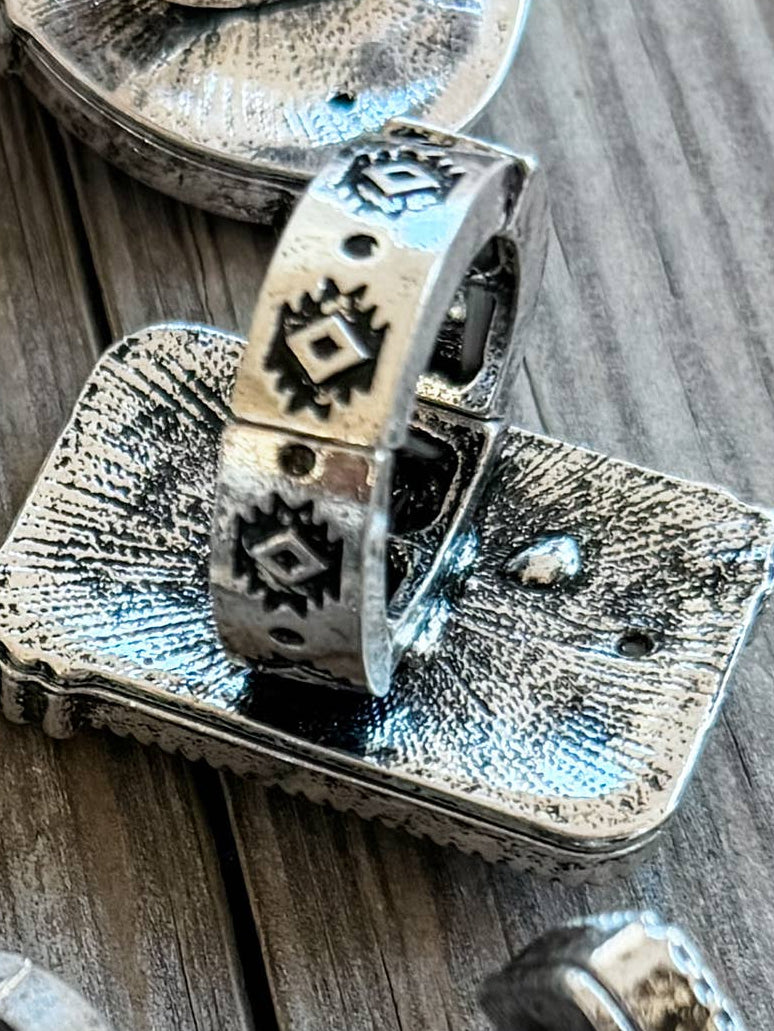 Western Style Stone Pendant Cutout Stretch Ring