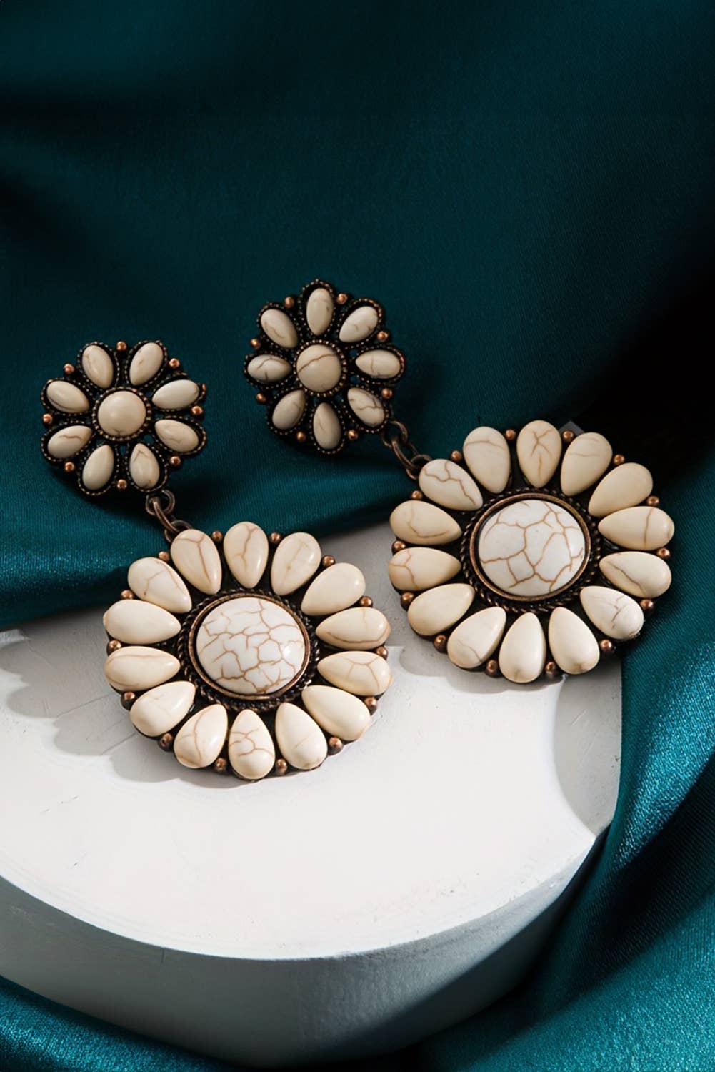 LDC Western Turquoise Inlay Flower Shape Stud Earrings