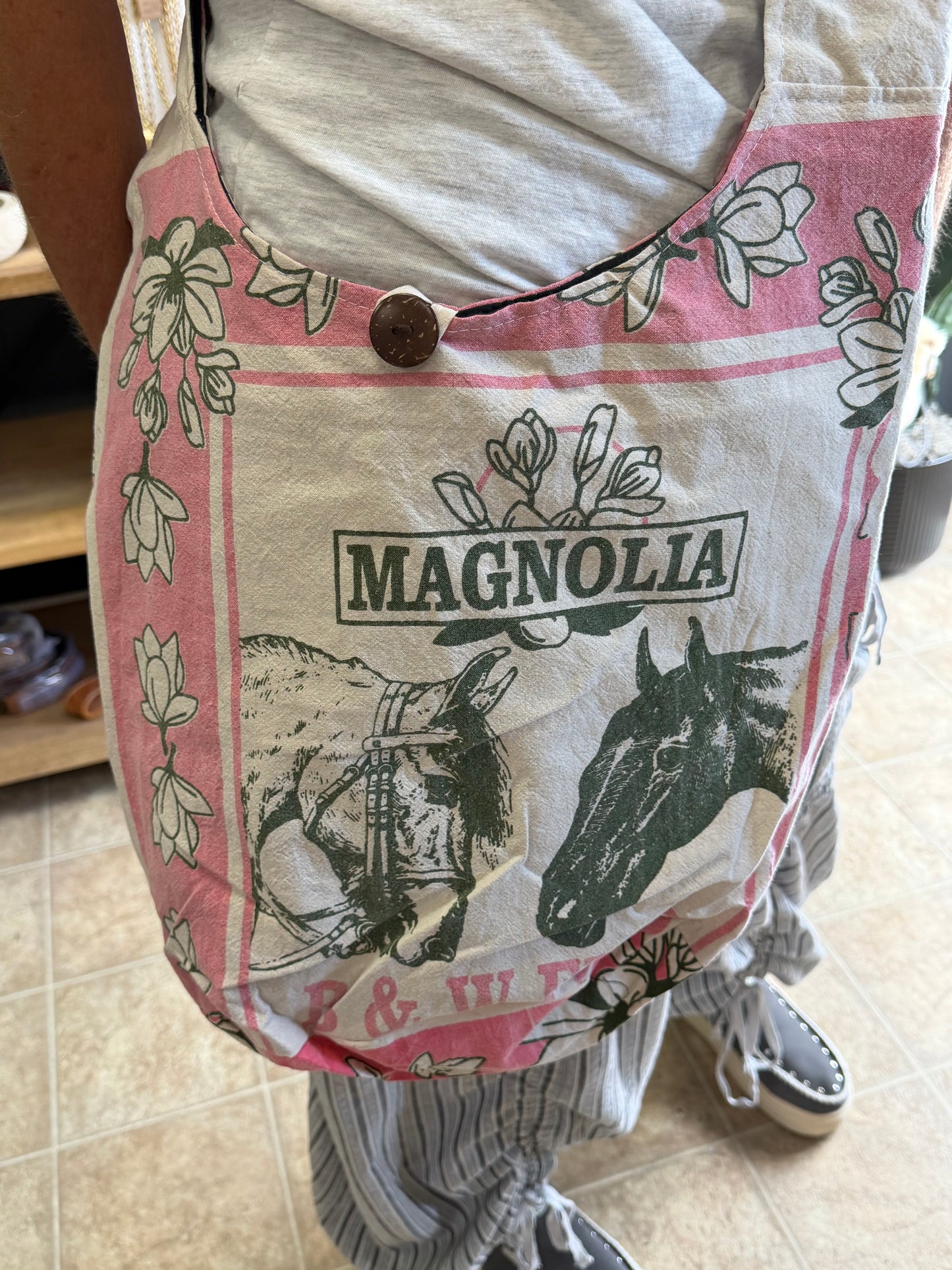 B&W FEED CROSSBODY