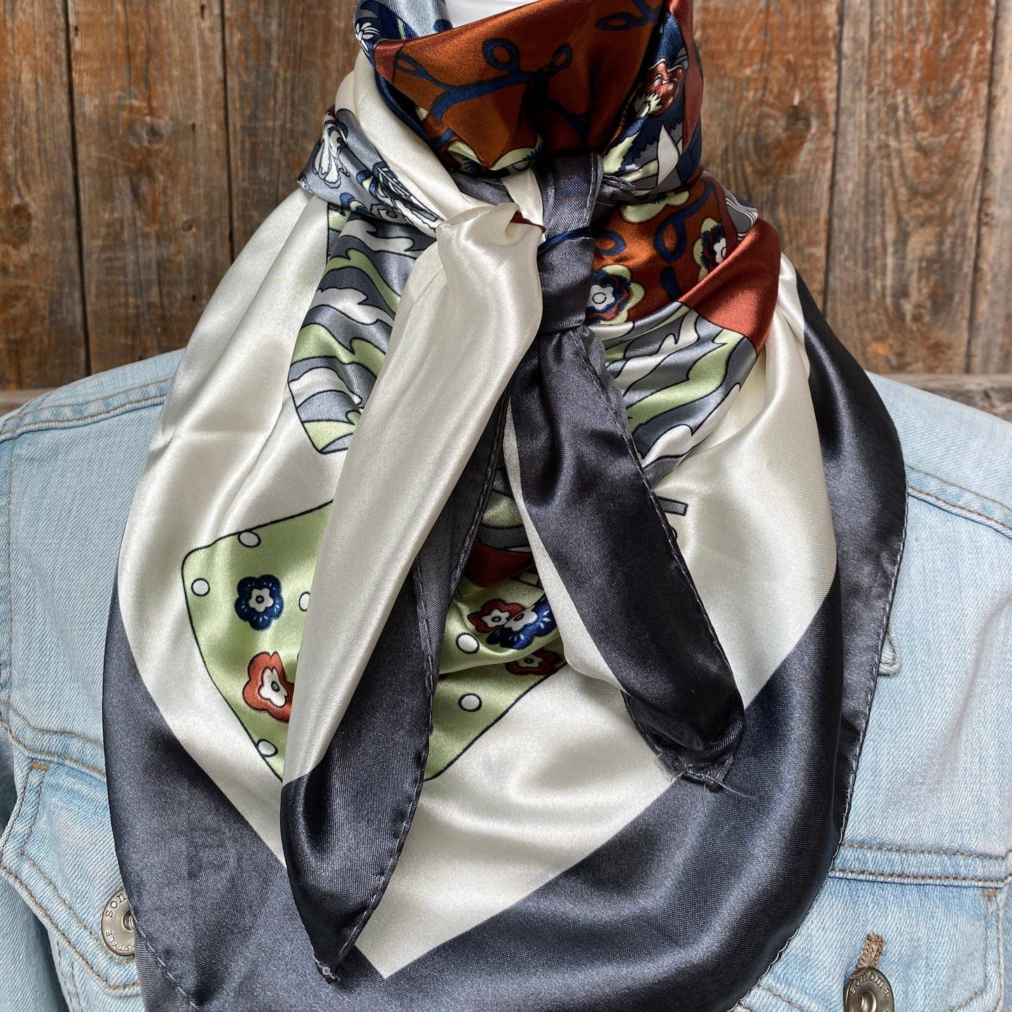 35X35"  Grey & White  Wild Rag/Scarf WR3159X