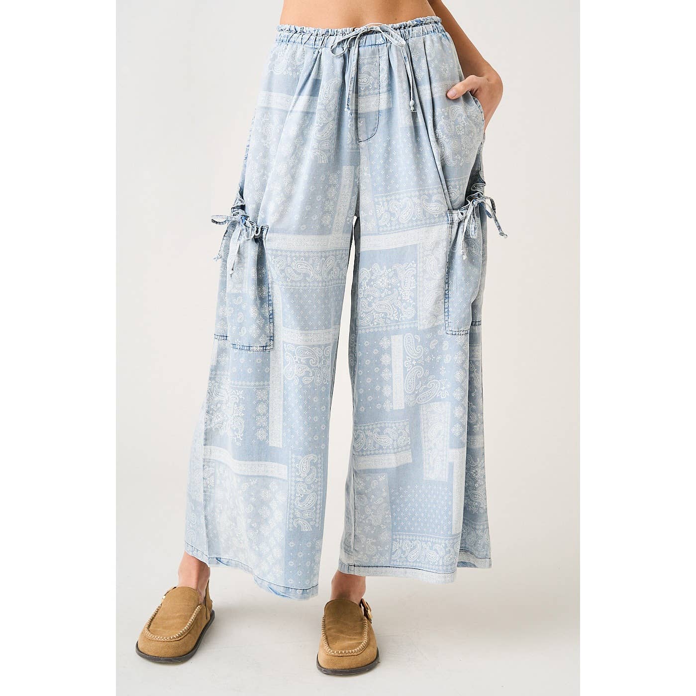 PAISLEY PRINT CHAMBRAY WIDE LEG PANTS