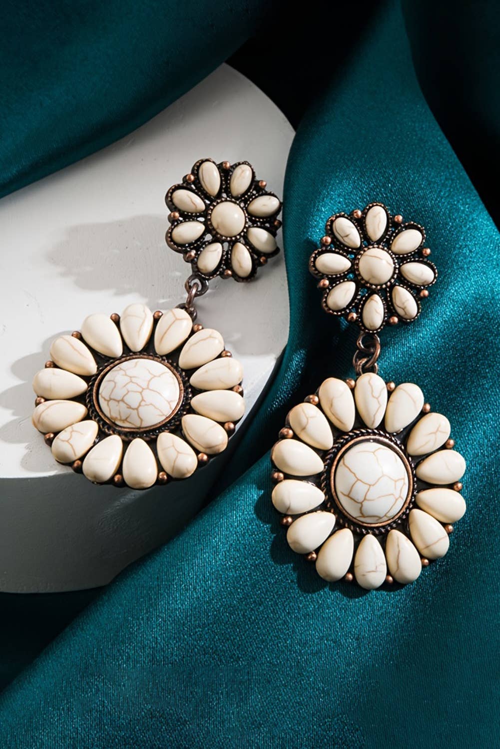 LDC Western Turquoise Inlay Flower Shape Stud Earrings