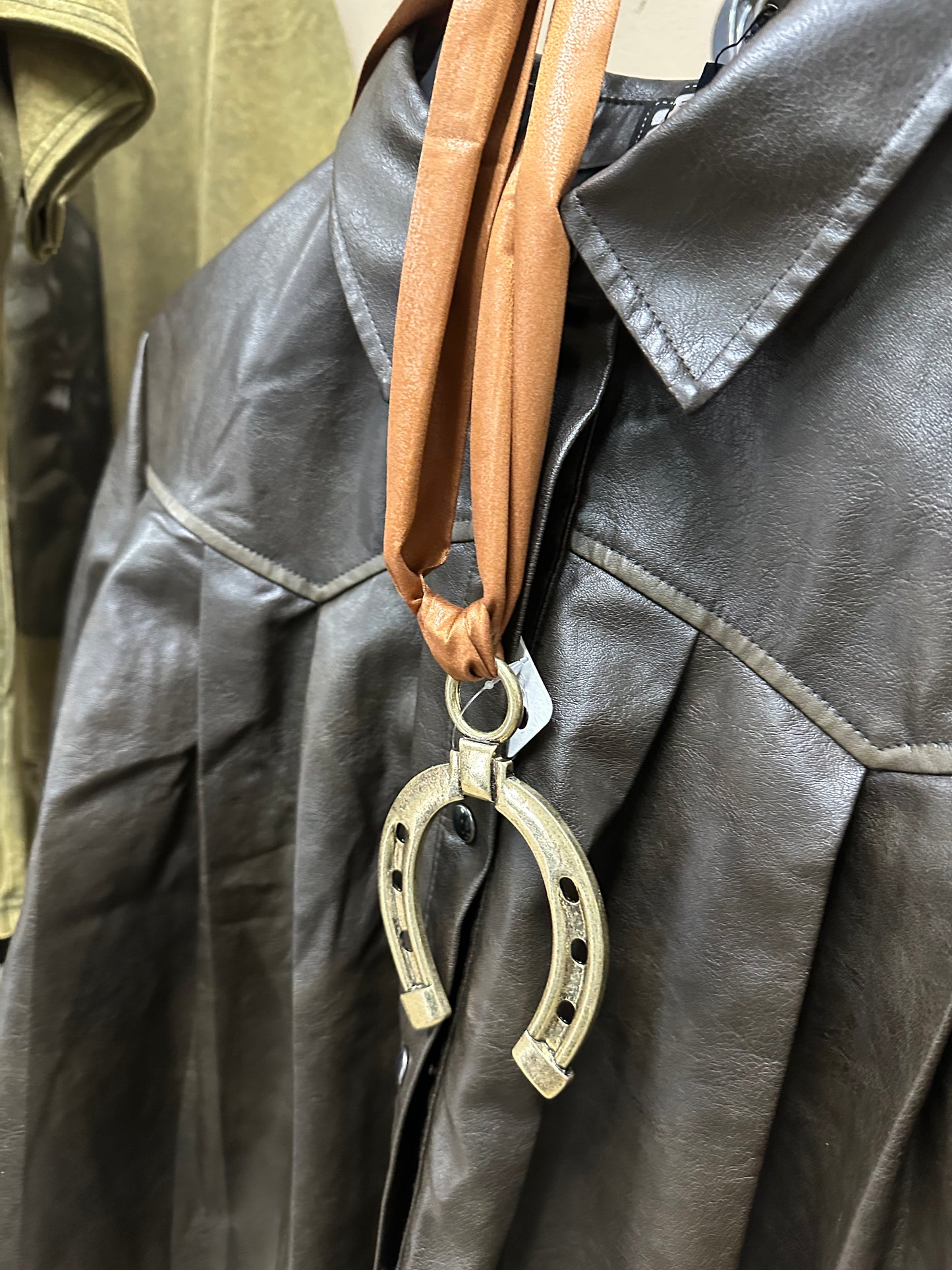 WESTERN HORSE GROOVE PENDANT