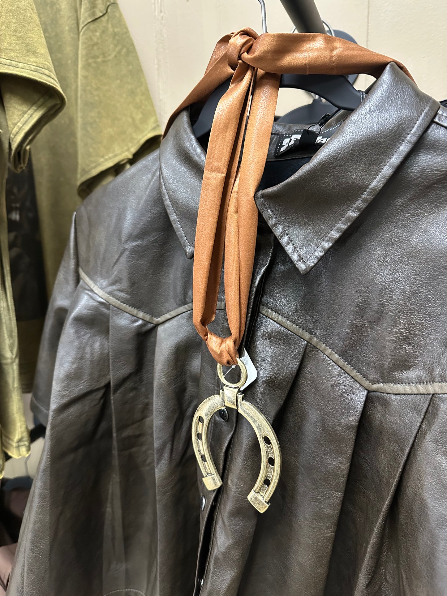 WESTERN HORSE GROOVE PENDANT