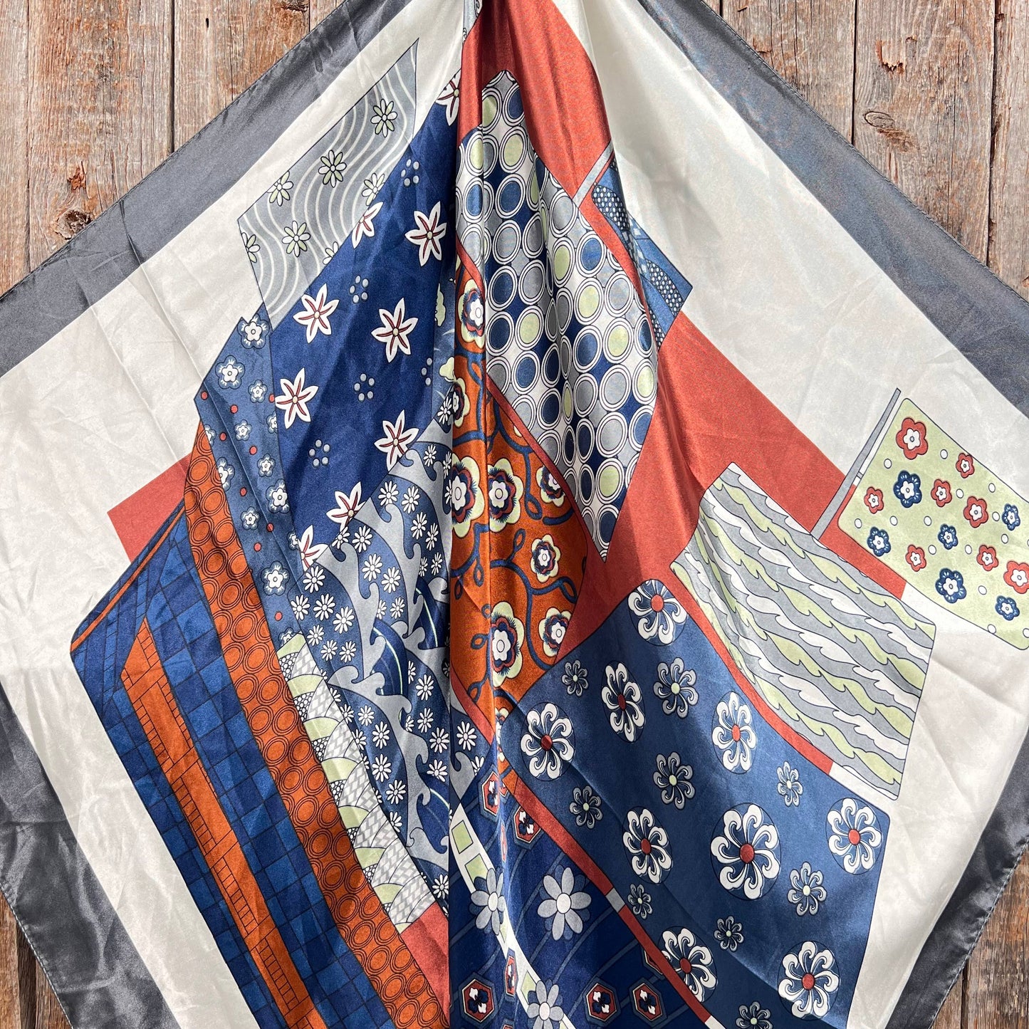 35X35"  Grey & White  Wild Rag/Scarf WR3159X